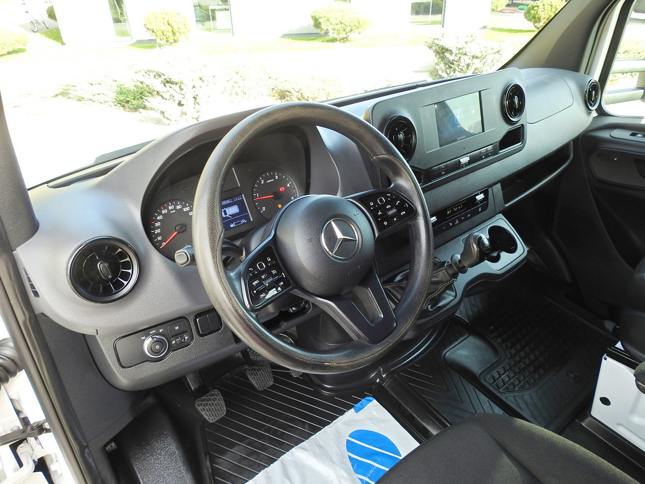 MERCEDES SPRINTER 516 STAKE BODY DOUBLE CABIN DOKA 6 SEATS CRUISE CONTROL AIR CONDITIONING TWIN WHEELS 160HP - Dubbelhytt transportbil: bild 2 MERCEDES SPRINTER 516 STAKE BODY DOUBLE CABIN DOKA 6 SEATS CRUISE CONTROL AIR CONDITIONING TWIN WHEELS 160HP - Dubbelhytt transportbil: bild 2