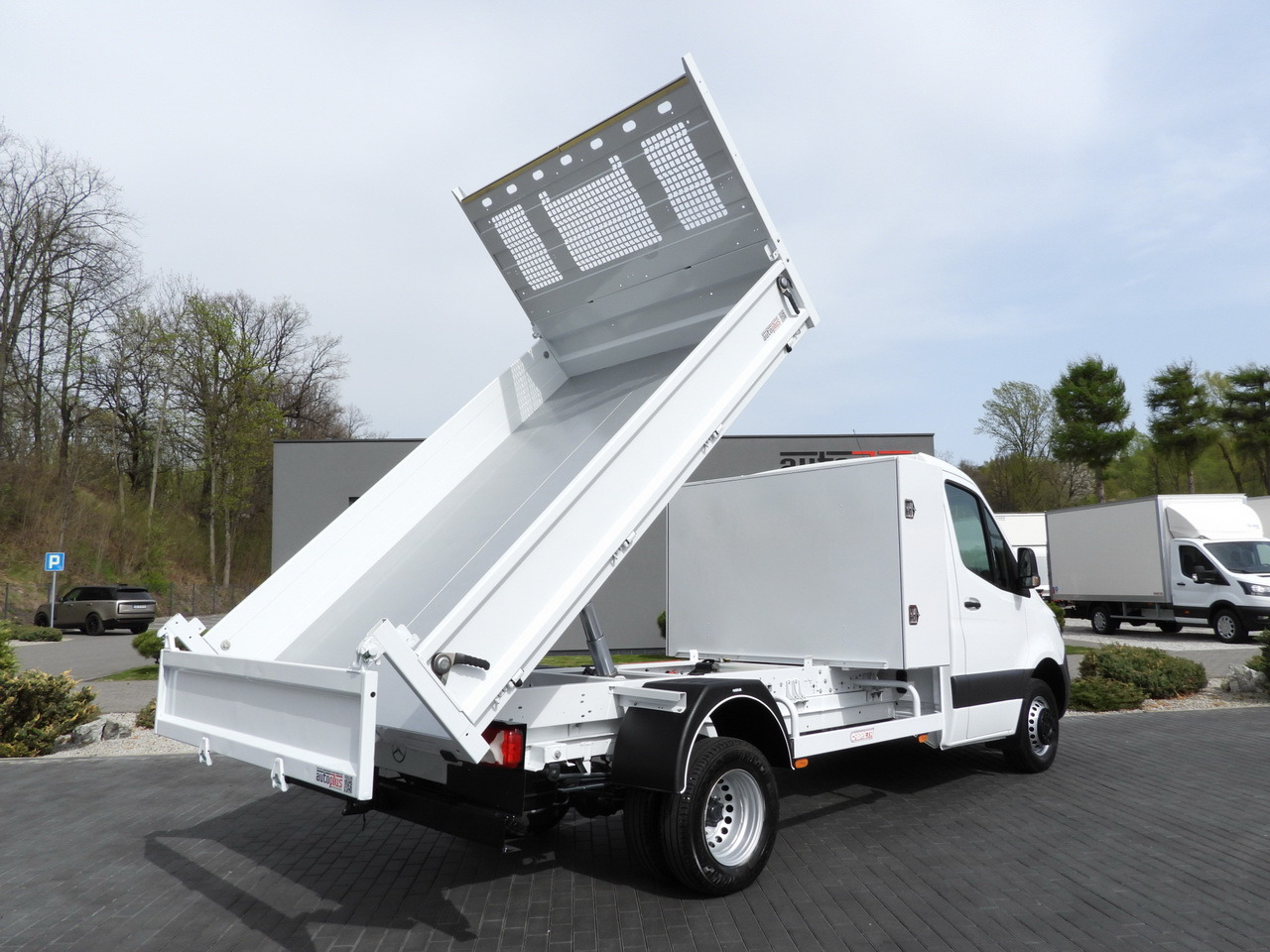 MERCEDES SPRINTER 516 TIPPER CRUISE CONTROL TWIN WHEELS AIR CONDITIONING 160HP - Transportbil med tippflak: bild 3 MERCEDES SPRINTER 516 TIPPER CRUISE CONTROL TWIN WHEELS AIR CONDITIONING 160HP - Transportbil med tippflak: bild 3