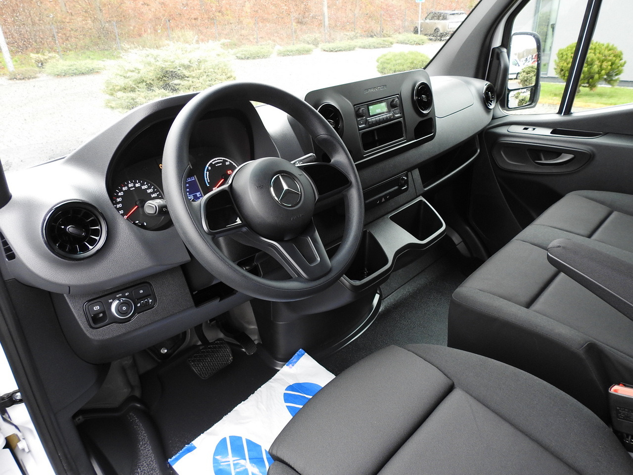 MERCEDES eSprinter NEW ELECTRIC VAN AUTOMATIC TRANSMISSION  GUARANTEE  95HP - Skåpbil, El transportbil: bild 2 MERCEDES eSprinter NEW ELECTRIC VAN AUTOMATIC TRANSMISSION  GUARANTEE  95HP - Skåpbil, El transportbil: bild 2