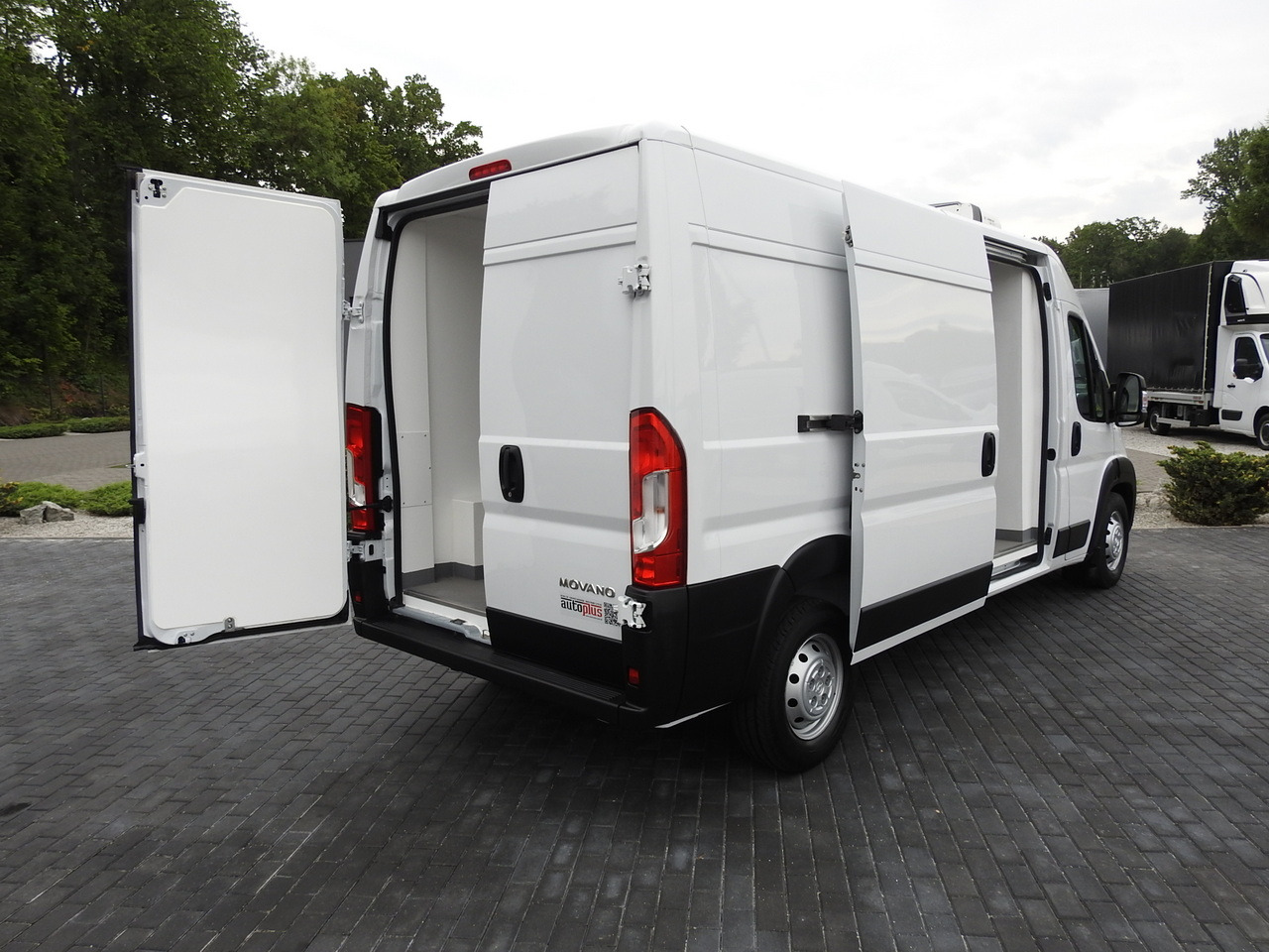 OPEL MOVANO REFRIGERATOR VAN 0*C HEATING FUNCTION AIR CONDITIONING 140HP - Kylbil: bild 3 OPEL MOVANO REFRIGERATOR VAN 0*C HEATING FUNCTION AIR CONDITIONING 140HP - Kylbil: bild 3