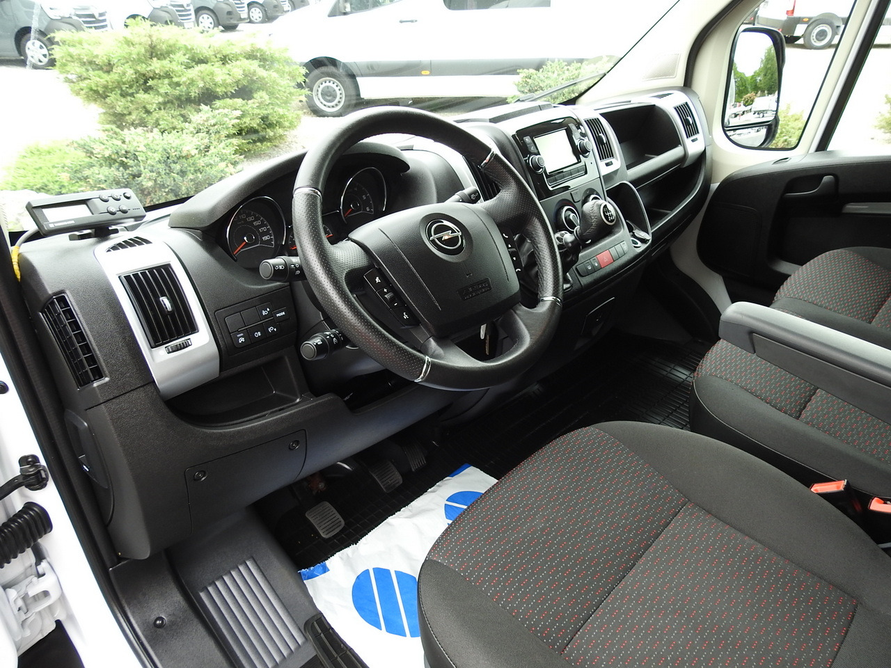 OPEL MOVANO REFRIGERATOR VAN 0*C HEATING FUNCTION AIR CONDITIONING 140HP - Kylbil: bild 2 OPEL MOVANO REFRIGERATOR VAN 0*C HEATING FUNCTION AIR CONDITIONING 140HP - Kylbil: bild 2