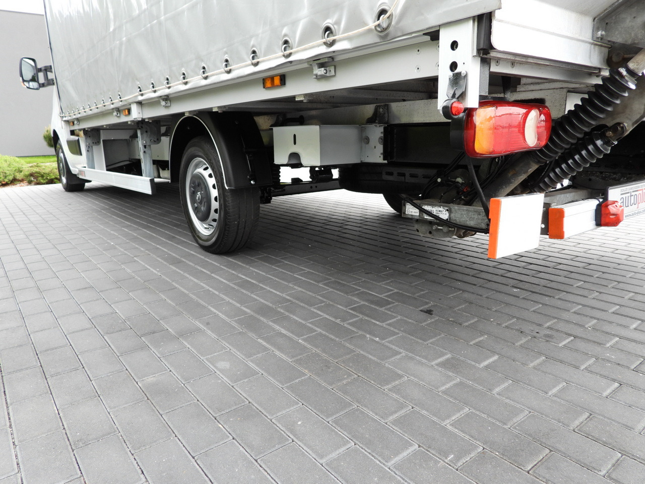 Transportbil med kapell OPEL MOVANO TARPAULIN LIFT 9 PALLETS WEBASTO CRUISE CONTROL LED LIGHTS PNEUMATICS AIR CONDITIONING 165HP: bild 18 Transportbil med kapell OPEL MOVANO TARPAULIN LIFT 9 PALLETS WEBASTO CRUISE CONTROL LED LIGHTS PNEUMATICS AIR CONDITIONING 165HP: bild 18