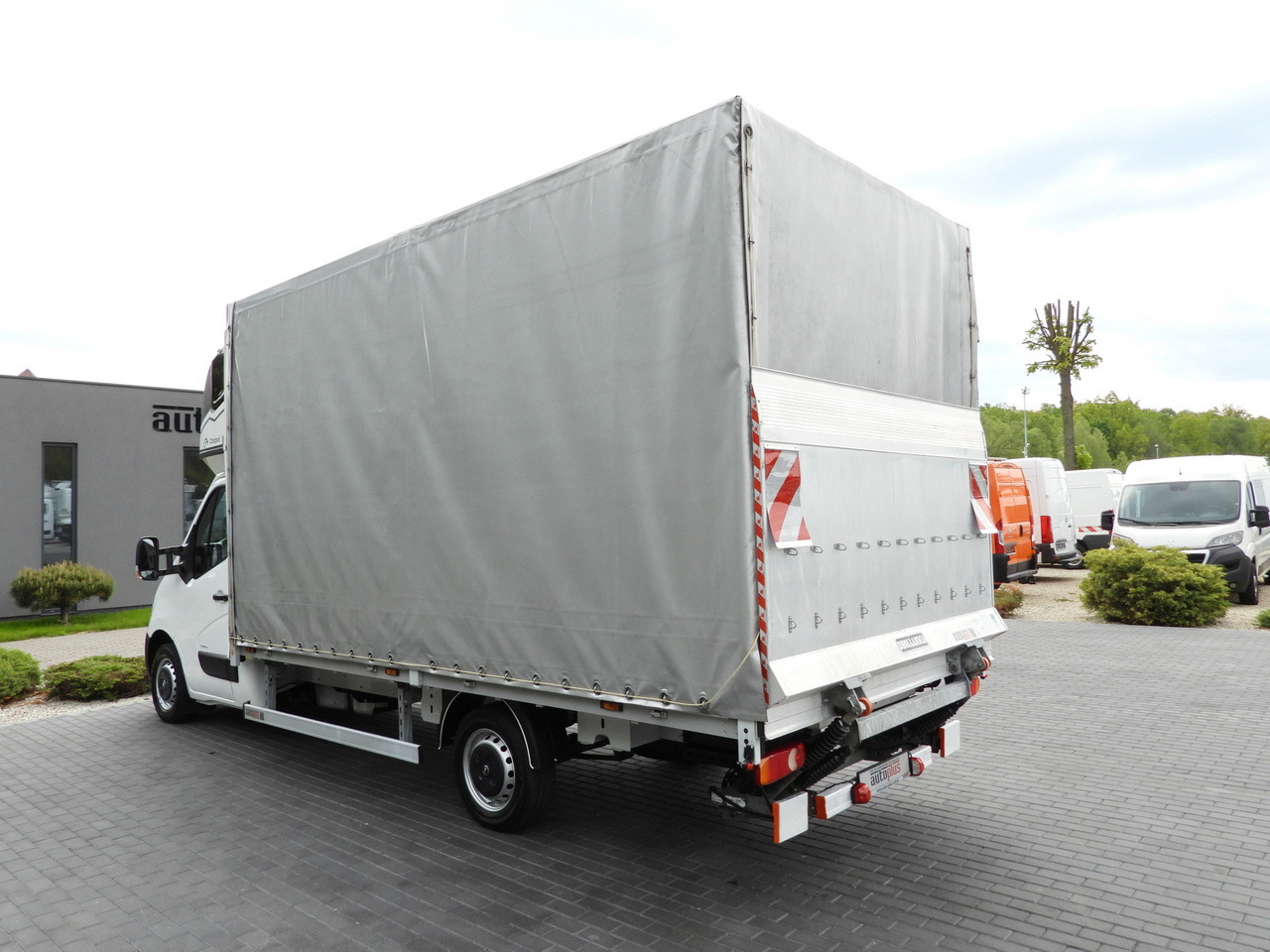 Transportbil med kapell OPEL MOVANO TARPAULIN LIFT 9 PALLETS WEBASTO CRUISE CONTROL LED LIGHTS PNEUMATICS AIR CONDITIONING 165HP: bild 10 Transportbil med kapell OPEL MOVANO TARPAULIN LIFT 9 PALLETS WEBASTO CRUISE CONTROL LED LIGHTS PNEUMATICS AIR CONDITIONING 165HP: bild 10