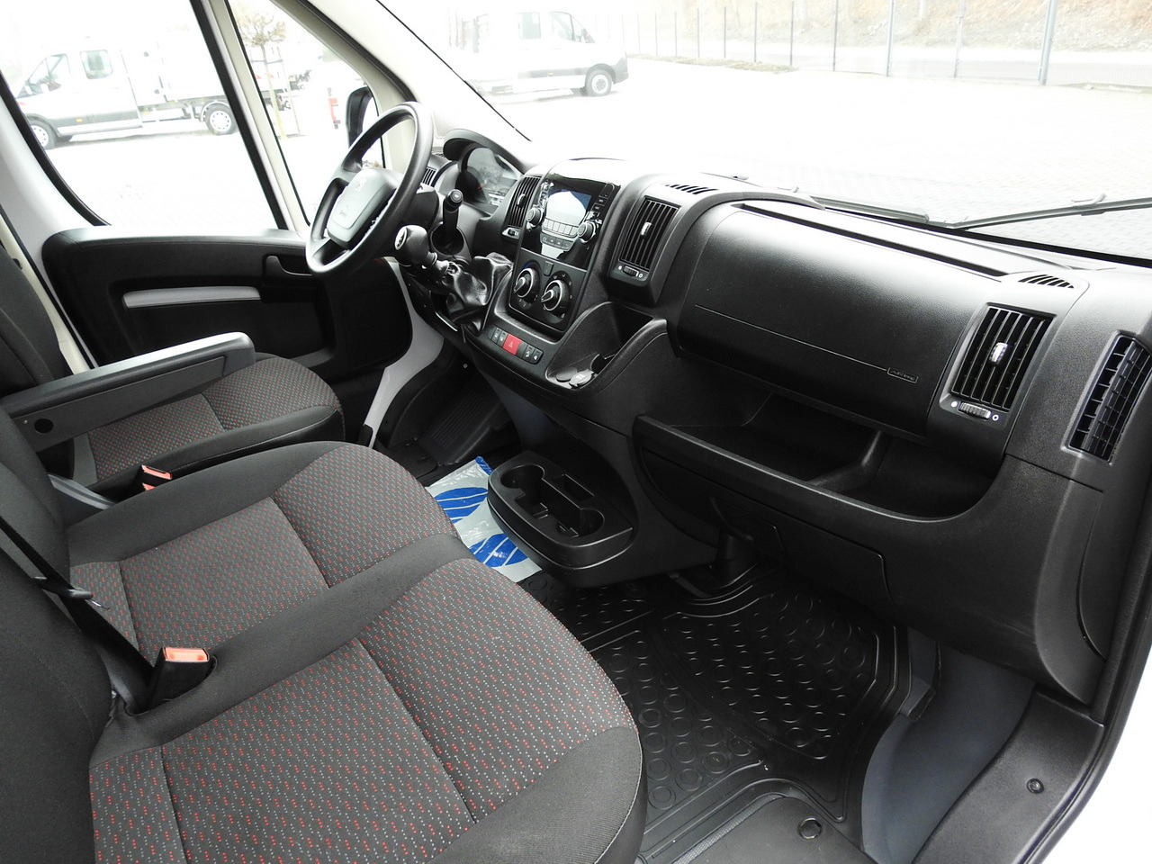 Kylbil PEUGEOT BOXER BOX LIFT 8 PALLETS CRUISE CONTROL AIR CONDITIONING  140HP: bild 35 Kylbil PEUGEOT BOXER BOX LIFT 8 PALLETS CRUISE CONTROL AIR CONDITIONING  140HP: bild 35