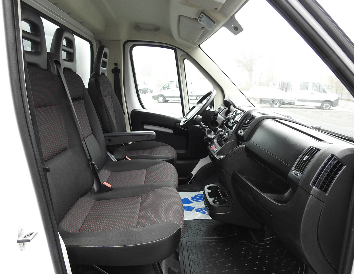 Kylbil PEUGEOT BOXER BOX LIFT 8 PALLETS CRUISE CONTROL AIR CONDITIONING  140HP: bild 33 Kylbil PEUGEOT BOXER BOX LIFT 8 PALLETS CRUISE CONTROL AIR CONDITIONING  140HP: bild 33