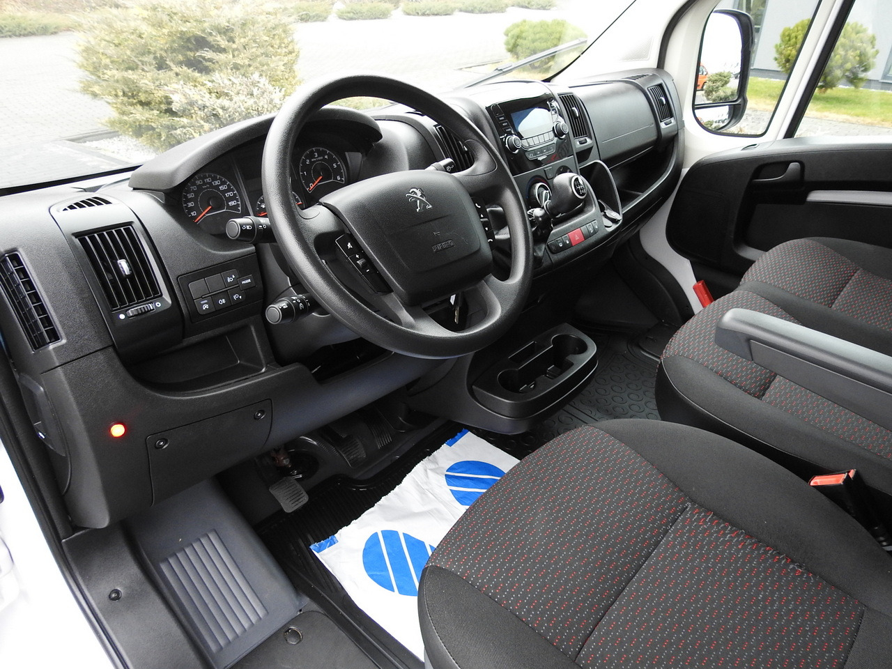 PEUGEOT BOXER BOX LIFT 8 PALLETS CRUISE CONTROL AIR CONDITIONING 140HP - Volymskåp: bild 2 PEUGEOT BOXER BOX LIFT 8 PALLETS CRUISE CONTROL AIR CONDITIONING 140HP - Volymskåp: bild 2