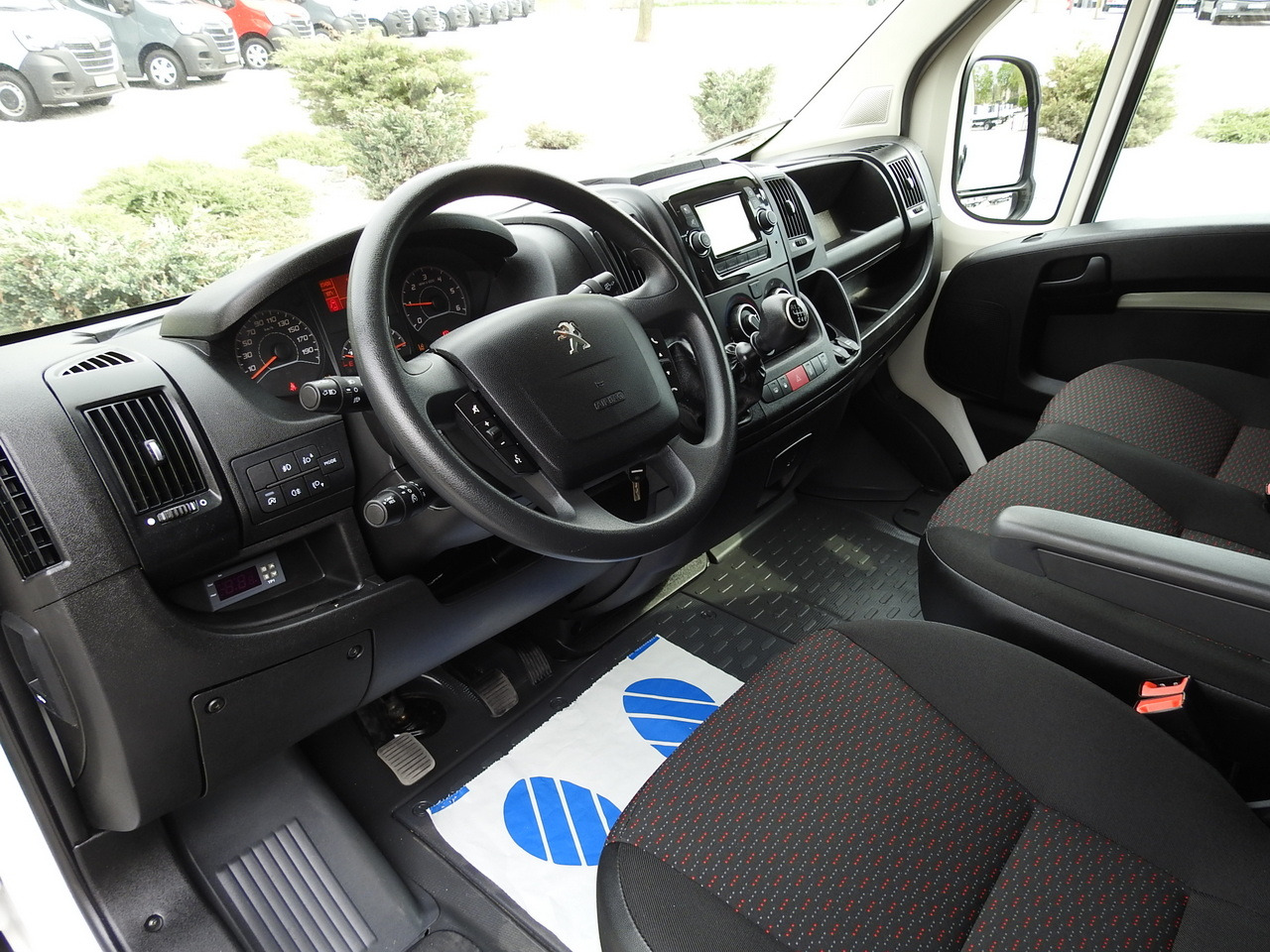 PEUGEOT BOXER REFRIGERATOR VAN 0*C CRUISE CONTROL NAVIGATION AIR CONDITIONING 135HP - Kylbil: bild 2 PEUGEOT BOXER REFRIGERATOR VAN 0*C CRUISE CONTROL NAVIGATION AIR CONDITIONING 135HP - Kylbil: bild 2