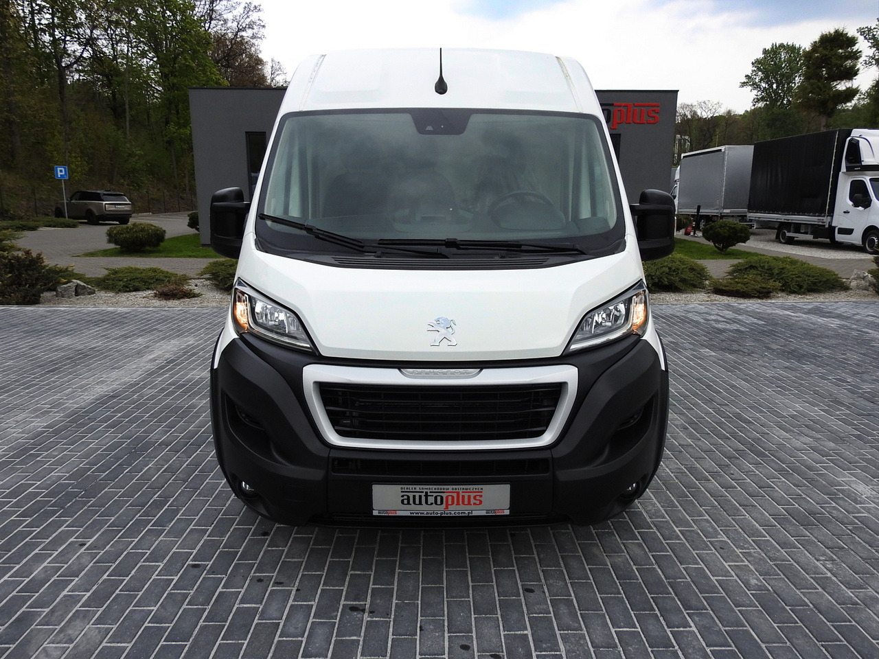 PEUGEOT BOXER REFRIGERATOR VAN 0*C CRUISE CONTROL NAVIGATION AIR CONDITIONING 135HP - Kylbil: bild 5 PEUGEOT BOXER REFRIGERATOR VAN 0*C CRUISE CONTROL NAVIGATION AIR CONDITIONING 135HP - Kylbil: bild 5