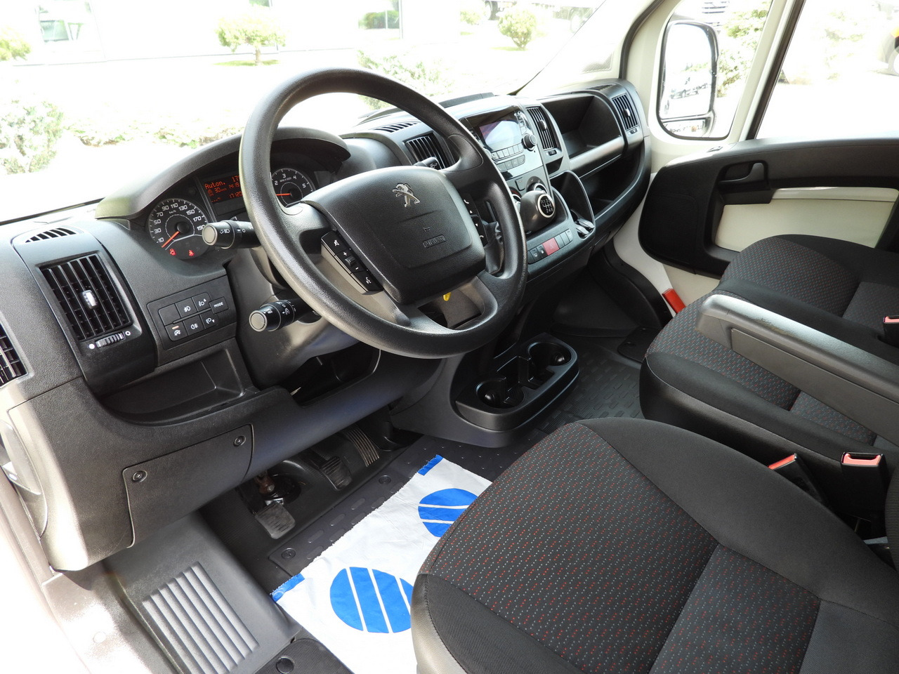 PEUGEOT BOXER REFRIGERATOR VAN -10*C CRUISE CONTROL AIR CONDITIONING 130HP - Kylbil: bild 2 PEUGEOT BOXER REFRIGERATOR VAN -10*C CRUISE CONTROL AIR CONDITIONING 130HP - Kylbil: bild 2