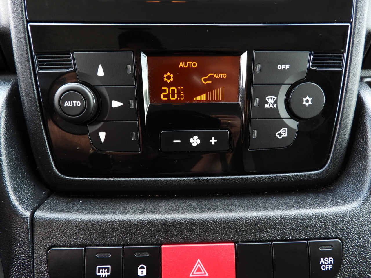 Kylbil PEUGEOT BOXER REGRIGERATOR BOX 0*C 8 PALLETS CRUISE CONTROL LED LIGHTS AIR CONDITIONING  165HP: bild 41