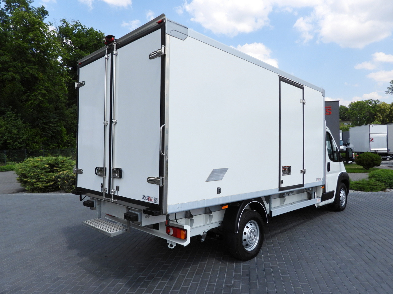 PEUGEOT BOXER REGRIGERATOR BOX 0*C 8 PALLETS CRUISE CONTROL LED LIGHTS AIR CONDITIONING 165HP - Kylbil: bild 3 PEUGEOT BOXER REGRIGERATOR BOX 0*C 8 PALLETS CRUISE CONTROL LED LIGHTS AIR CONDITIONING 165HP - Kylbil: bild 3