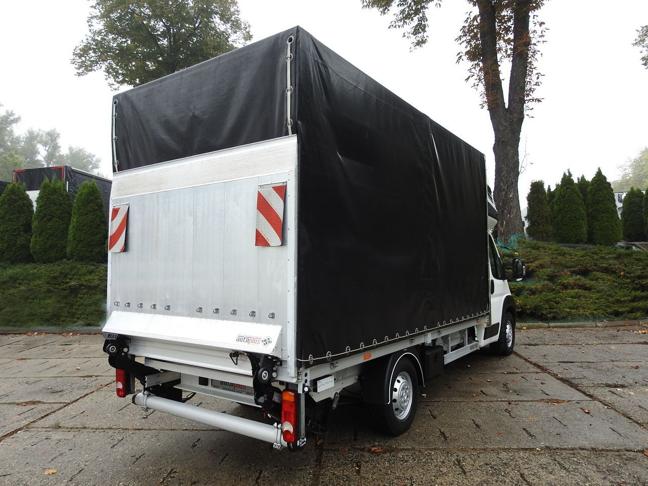 PEUGEOT BOXER TARPAULIN LIFT 8 PALLETS WEBASTO LED LIGHTS AIR CONDITIONING 165HP - Transportbil med kapell: bild 3 PEUGEOT BOXER TARPAULIN LIFT 8 PALLETS WEBASTO LED LIGHTS AIR CONDITIONING 165HP - Transportbil med kapell: bild 3