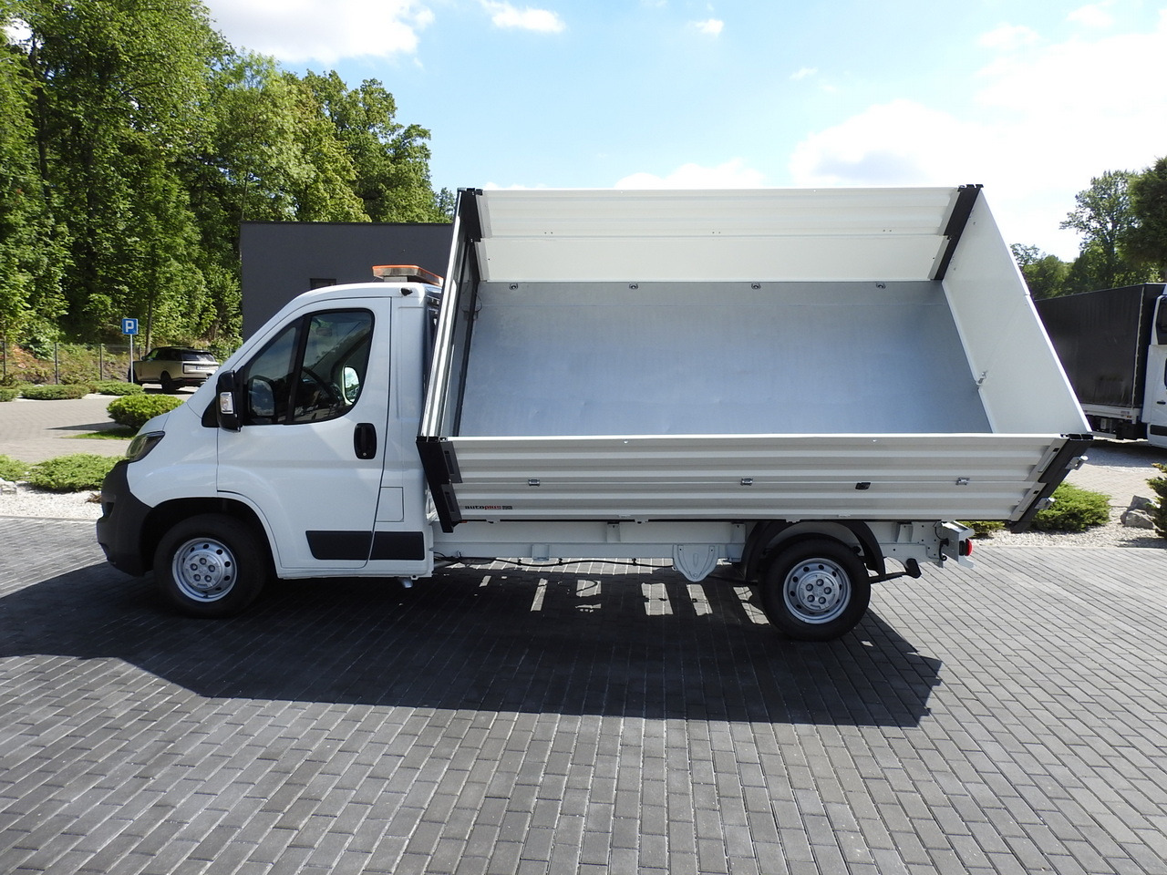 Tippbil lastbil PEUGEOT BOXER THREE-WAY TIPPER AIR CONDITIONING 130HP: bild 9 Tippbil lastbil PEUGEOT BOXER THREE-WAY TIPPER AIR CONDITIONING 130HP: bild 9