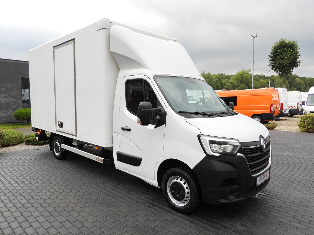 RENAULT MASTER BOX LIFT 8 PALLETS CRUISE CONTROL LED LIGHTS AIR CONDITIONING 145HP - Volymskåp: bild 4 RENAULT MASTER BOX LIFT 8 PALLETS CRUISE CONTROL LED LIGHTS AIR CONDITIONING 145HP - Volymskåp: bild 4