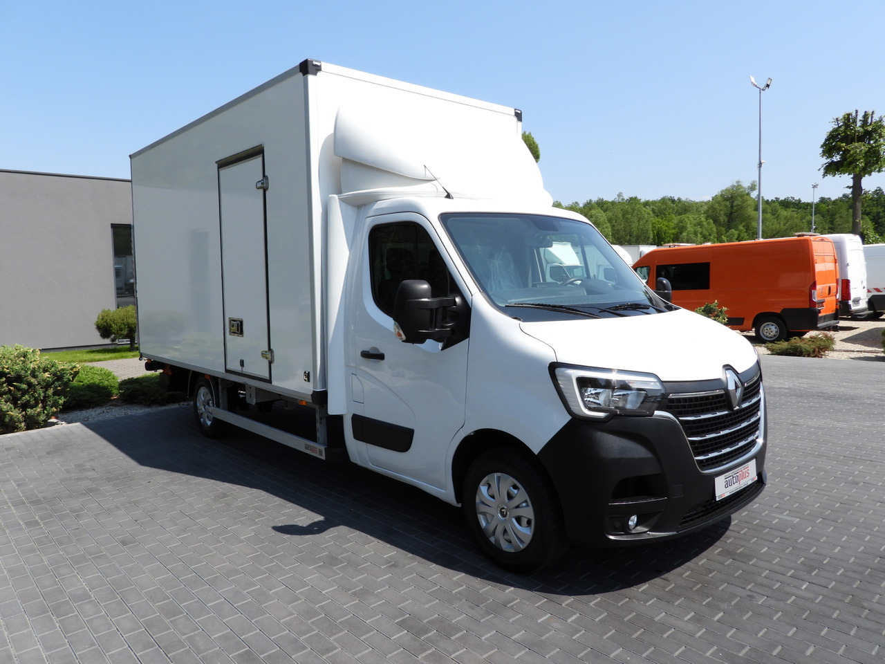 RENAULT MASTER BOX LIFT 8 PALLETS CRUISE CONTROL LED LIGHTS AIR CONDITIONING 165HP - Volymskåp: bild 4 RENAULT MASTER BOX LIFT 8 PALLETS CRUISE CONTROL LED LIGHTS AIR CONDITIONING 165HP - Volymskåp: bild 4