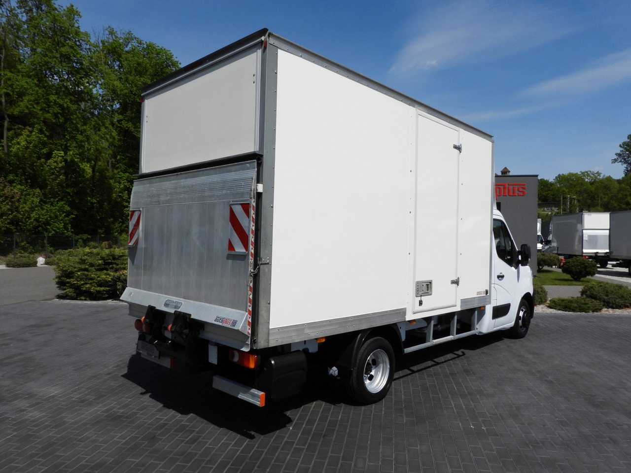 RENAULT MASTER BOX LIFT 8 PALLETS CRUISE CONTROL NAVIGATION LED LIGHTS TWIN WHEELS AIR CONDITIONING 145HP - Volymskåp: bild 3 RENAULT MASTER BOX LIFT 8 PALLETS CRUISE CONTROL NAVIGATION LED LIGHTS TWIN WHEELS AIR CONDITIONING 145HP - Volymskåp: bild 3