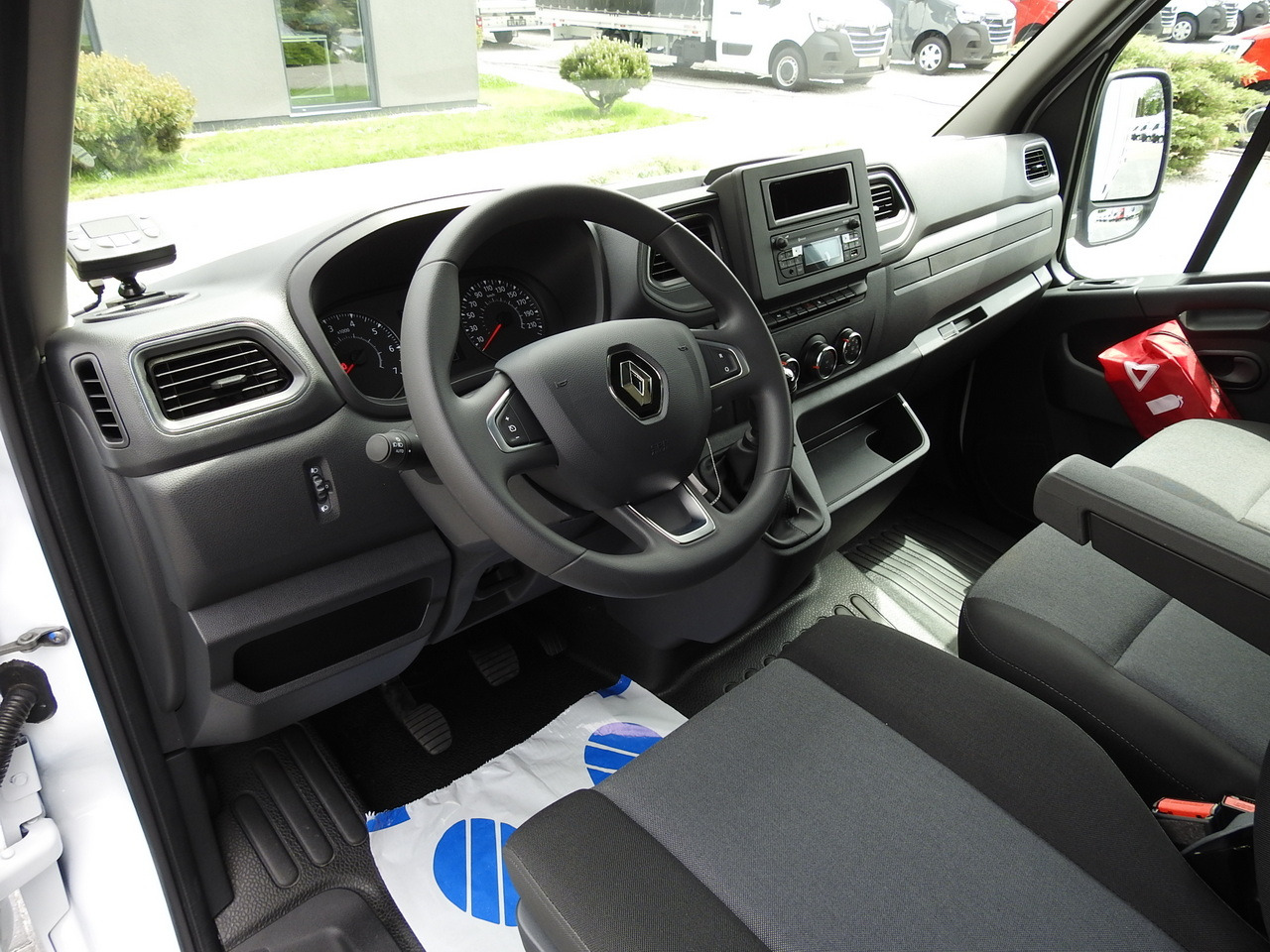 RENAULT MASTER NEW REGRIGERATOR BOX -10*C 8 PALLETS CRUISE CONTROL AIR CONDITIONING LED LIGHTS GUARANTEE 165HP - Kylbil: bild 2 RENAULT MASTER NEW REGRIGERATOR BOX -10*C 8 PALLETS CRUISE CONTROL AIR CONDITIONING LED LIGHTS GUARANTEE 165HP - Kylbil: bild 2