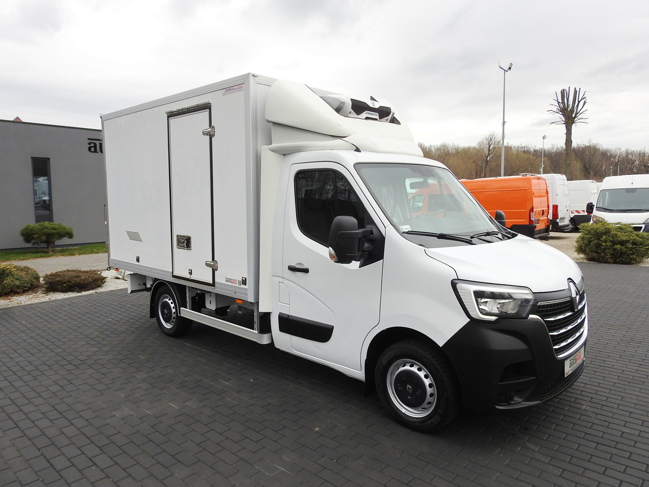 RENAULT MASTER REGRIGERATOR BOX 0*C LED LIGHTS AIR CONDITIONING 145HP - Kylbil: bild 4 RENAULT MASTER REGRIGERATOR BOX 0*C LED LIGHTS AIR CONDITIONING 145HP - Kylbil: bild 4