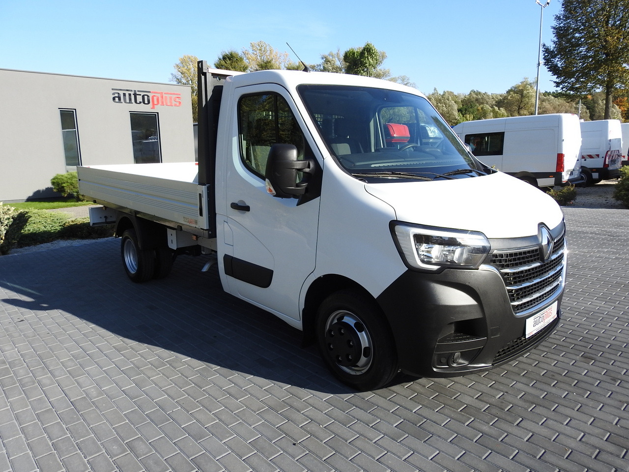 RENAULT MASTER STAKE BODY CRUISE CONTROL AIR CONDITIONING LED LIGHTS TWIN WHEELS 130HP - Transportbil med flak: bild 4 RENAULT MASTER STAKE BODY CRUISE CONTROL AIR CONDITIONING LED LIGHTS TWIN WHEELS 130HP - Transportbil med flak: bild 4