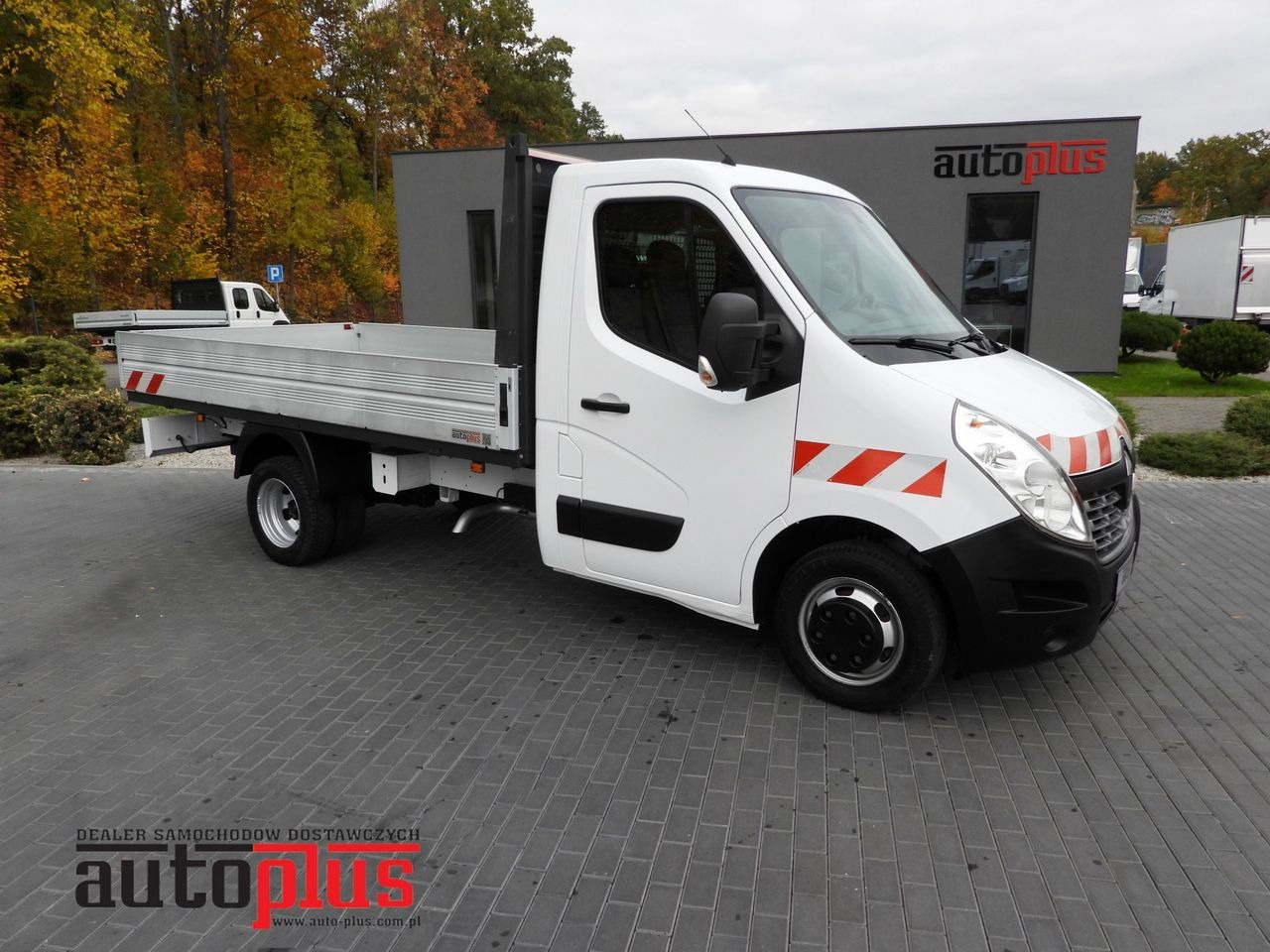 RENAULT MASTER STAKE BODY CRUISE CONTROL NAVIGATION TWIN WHEELS AIR CONDITIONING 130HP - Transportbil med flak: bild 1 RENAULT MASTER STAKE BODY CRUISE CONTROL NAVIGATION TWIN WHEELS AIR CONDITIONING 130HP - Transportbil med flak: bild 1