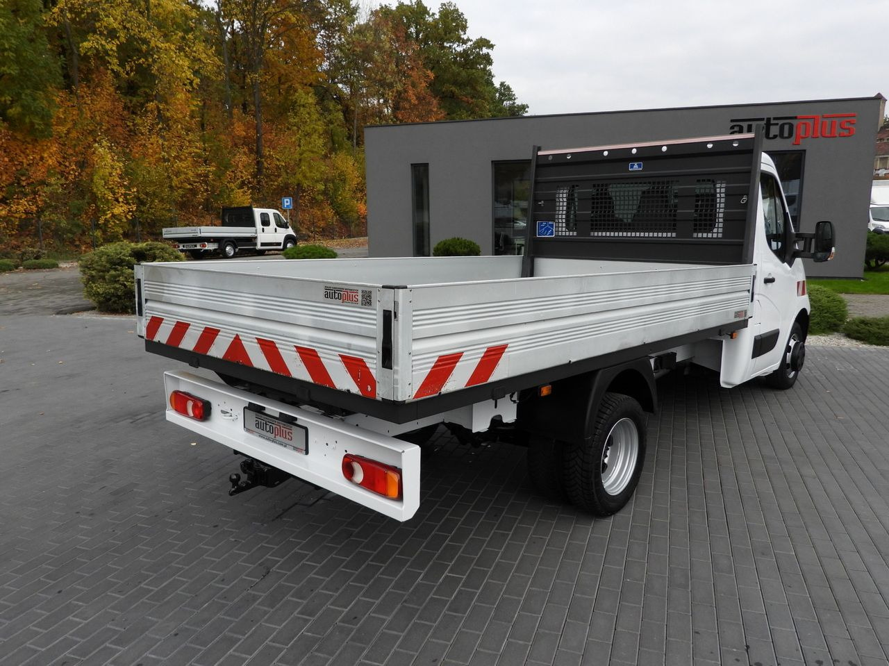 RENAULT MASTER STAKE BODY CRUISE CONTROL NAVIGATION TWIN WHEELS AIR CONDITIONING 130HP - Transportbil med flak: bild 3 RENAULT MASTER STAKE BODY CRUISE CONTROL NAVIGATION TWIN WHEELS AIR CONDITIONING 130HP - Transportbil med flak: bild 3