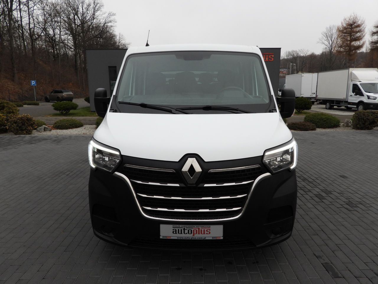 RENAULT MASTER STAKE BODY DOUBLE CABIN DOKA 7 SEATS CRUISE CONTROL NAVIGATION LED LIGHTS AIR CONDITIONING 135HP - Dubbelhytt transportbil: bild 5 RENAULT MASTER STAKE BODY DOUBLE CABIN DOKA 7 SEATS CRUISE CONTROL NAVIGATION LED LIGHTS AIR CONDITIONING 135HP - Dubbelhytt transportbil: bild 5