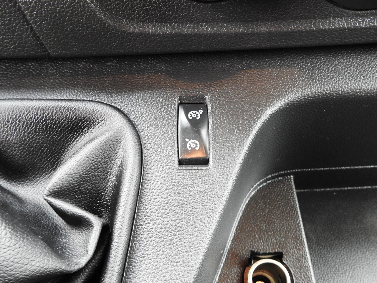 Transportbil med kapell RENAULT MASTER TARPAULIN 10 PALLETS WEBASTO CRUISE CONTROL AIR CONDITIONING LED LIGHTS PNEUMATICS 165HP: bild 42 Transportbil med kapell RENAULT MASTER TARPAULIN 10 PALLETS WEBASTO CRUISE CONTROL AIR CONDITIONING LED LIGHTS PNEUMATICS 165HP: bild 42