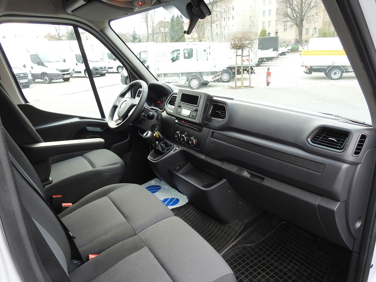 Transportbil med kapell RENAULT MASTER TARPAULIN 10 PALLETS WEBASTO CRUISE CONTROL AIR CONDITIONING LED LIGHTS PNEUMATICS 165HP: bild 46 Transportbil med kapell RENAULT MASTER TARPAULIN 10 PALLETS WEBASTO CRUISE CONTROL AIR CONDITIONING LED LIGHTS PNEUMATICS 165HP: bild 46