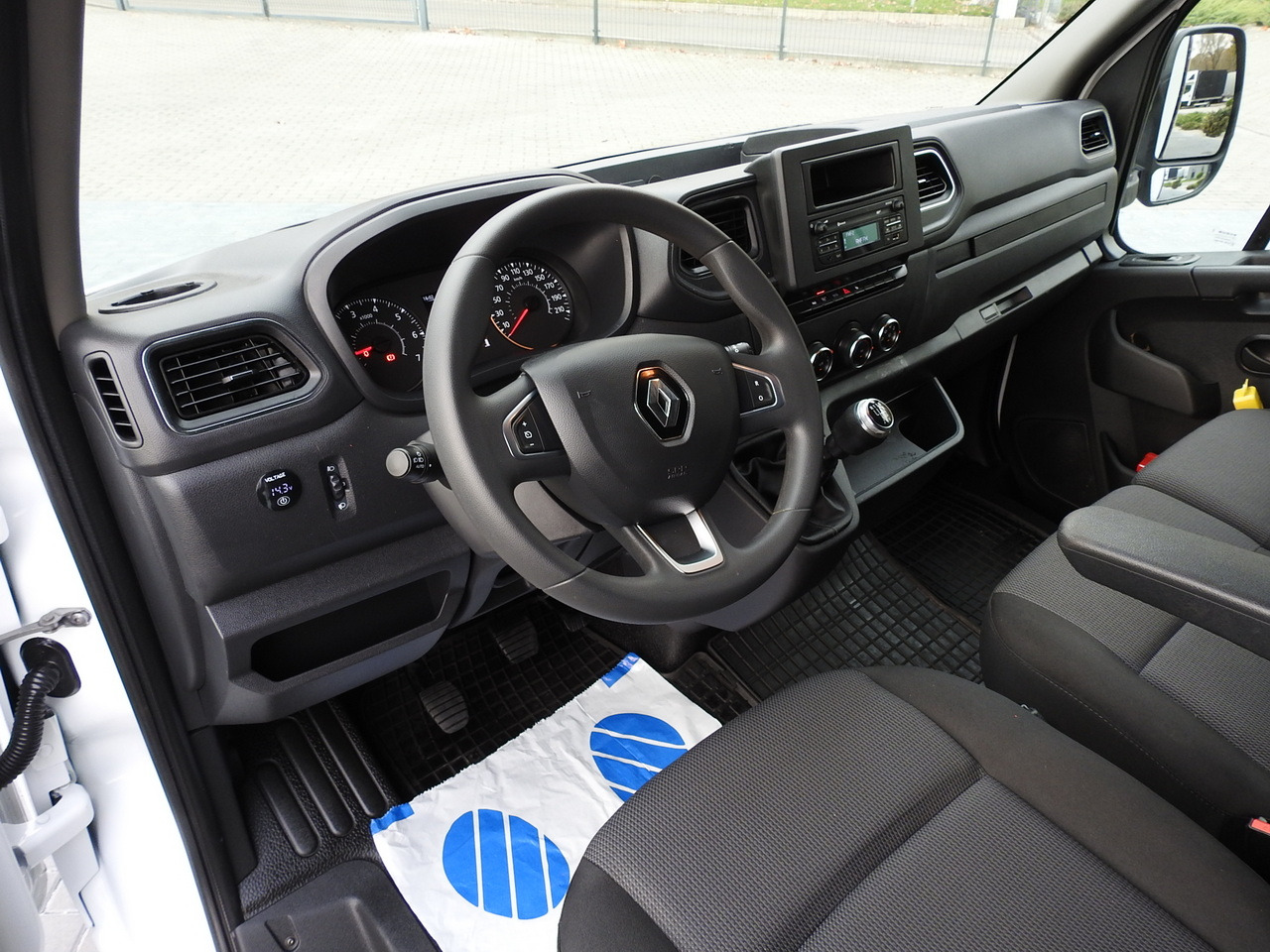 RENAULT MASTER TARPAULIN 10 PALLETS WEBASTO CRUISE CONTROL AIR CONDITIONING LED LIGHTS PNEUMATICS 165HP - Transportbil med kapell: bild 2 RENAULT MASTER TARPAULIN 10 PALLETS WEBASTO CRUISE CONTROL AIR CONDITIONING LED LIGHTS PNEUMATICS 165HP - Transportbil med kapell: bild 2