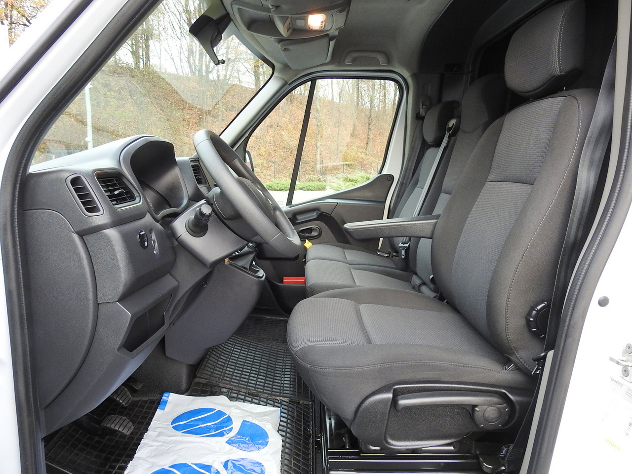 Transportbil med kapell RENAULT MASTER TARPAULIN 10 PALLETS WEBASTO CRUISE CONTROL AIR CONDITIONING LED LIGHTS PNEUMATICS 165HP: bild 29 Transportbil med kapell RENAULT MASTER TARPAULIN 10 PALLETS WEBASTO CRUISE CONTROL AIR CONDITIONING LED LIGHTS PNEUMATICS 165HP: bild 29