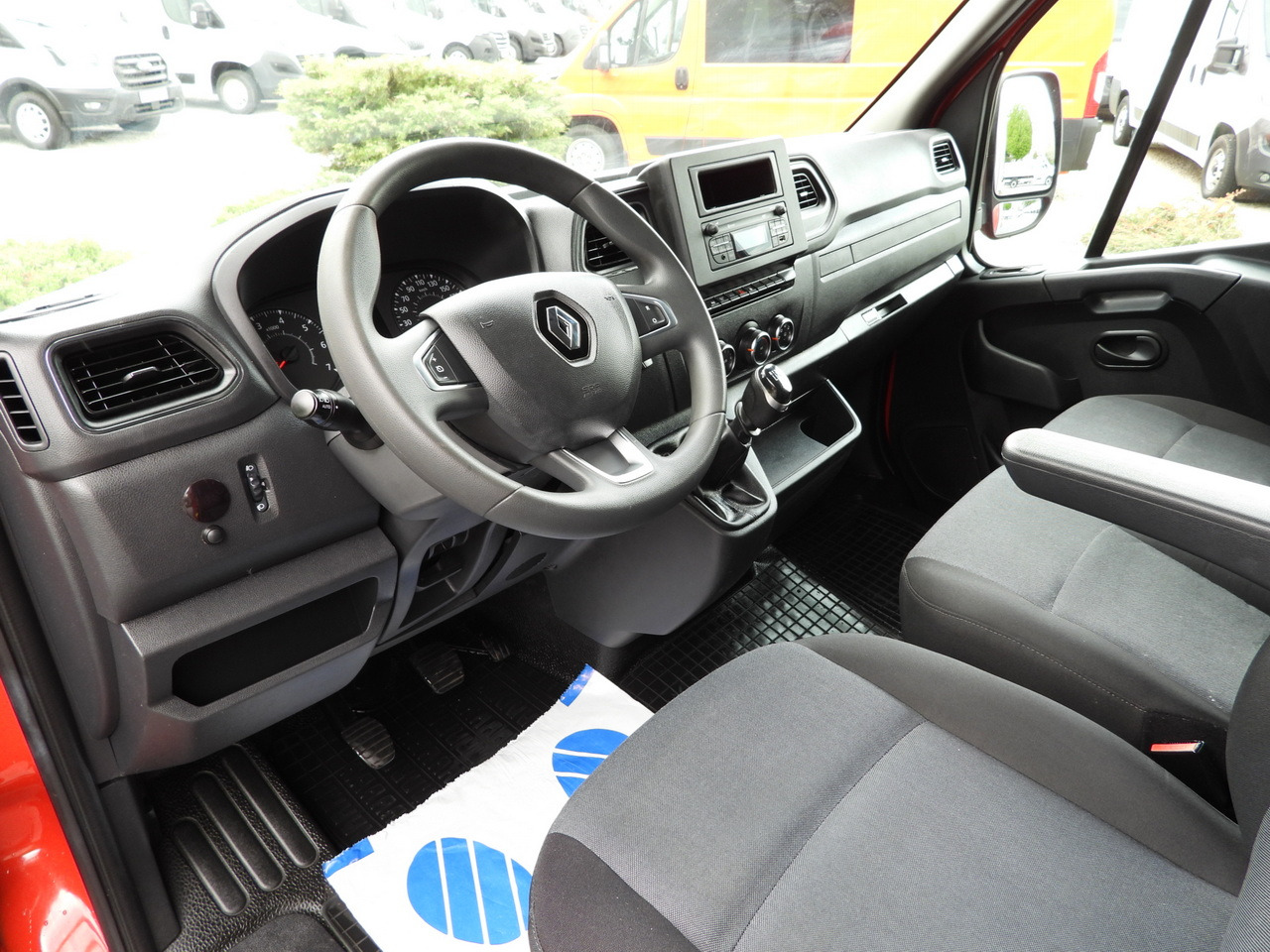 RENAULT MASTER TARPAULIN 10 PALLETS WEBASTO CRUISE CONTROL LED LIGHTS PNEUMATICS AIR CONDITIONING 165HP - Transportbil med kapell: bild 2 RENAULT MASTER TARPAULIN 10 PALLETS WEBASTO CRUISE CONTROL LED LIGHTS PNEUMATICS AIR CONDITIONING 165HP - Transportbil med kapell: bild 2