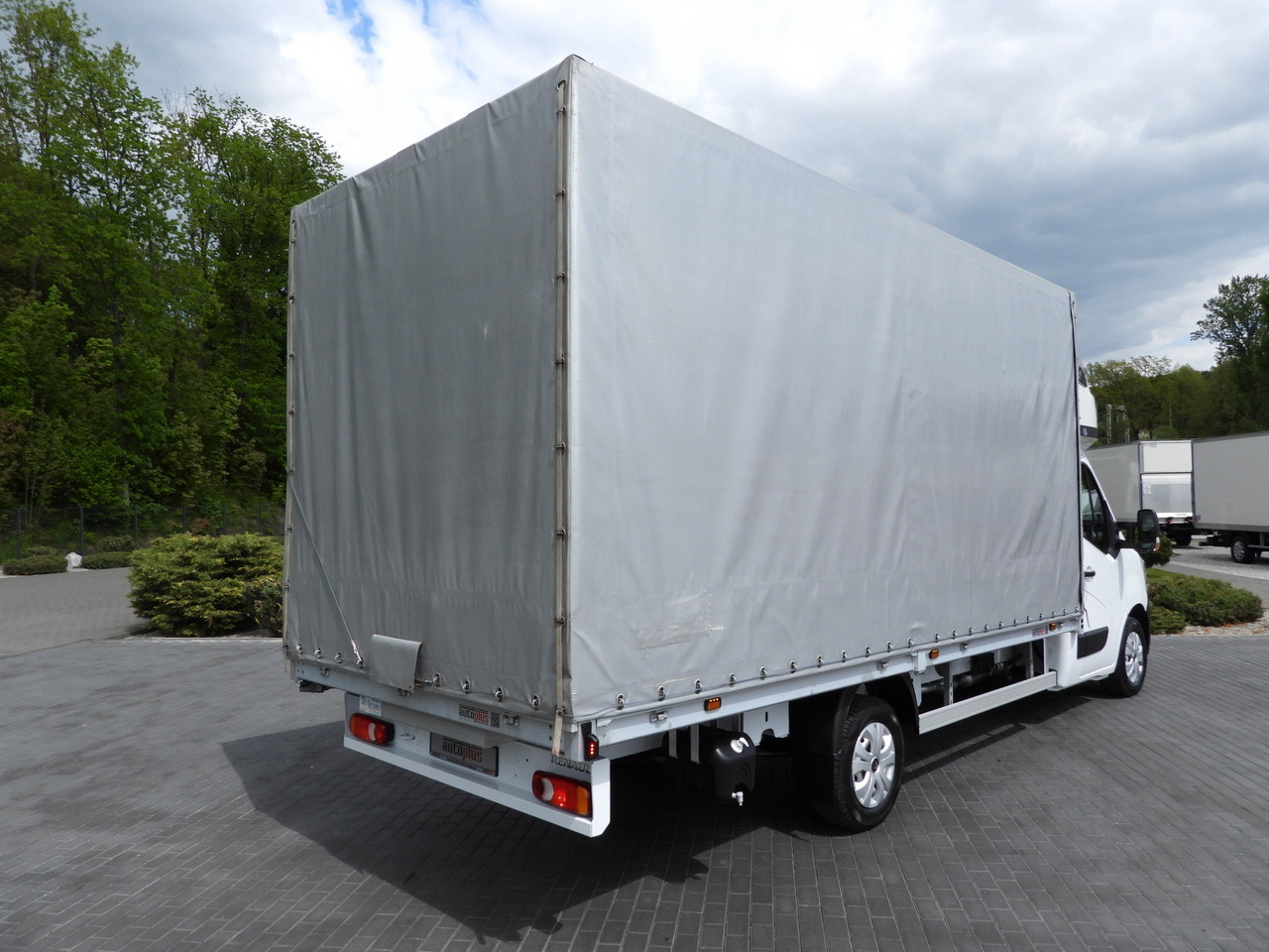 RENAULT MASTER TARPAULIN 10 PALLETS WEBASTO CRUISE CONTROL LED LIGHTS PNEUMATICS AIR CONDITIONING 165HP - Transportbil med kapell: bild 3 RENAULT MASTER TARPAULIN 10 PALLETS WEBASTO CRUISE CONTROL LED LIGHTS PNEUMATICS AIR CONDITIONING 165HP - Transportbil med kapell: bild 3
