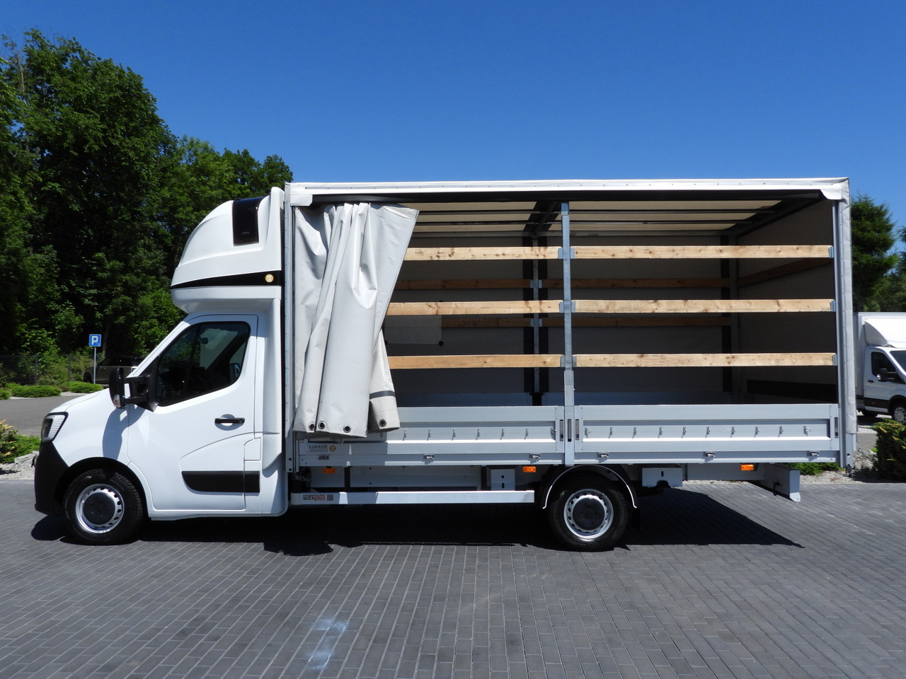 Transportbil med kapell RENAULT MASTER TARPAULIN 10 PALLETS WEBASTO CRUISE CONTROL LED LIGHTS PNEUMATICS AIR CONDITIONING 165HP: bild 9 Transportbil med kapell RENAULT MASTER TARPAULIN 10 PALLETS WEBASTO CRUISE CONTROL LED LIGHTS PNEUMATICS AIR CONDITIONING 165HP: bild 9