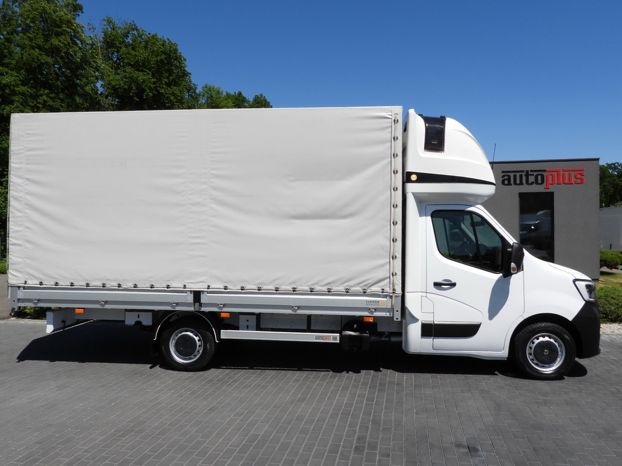 Transportbil med kapell RENAULT MASTER TARPAULIN 10 PALLETS WEBASTO CRUISE CONTROL LED LIGHTS PNEUMATICS AIR CONDITIONING 165HP: bild 7 Transportbil med kapell RENAULT MASTER TARPAULIN 10 PALLETS WEBASTO CRUISE CONTROL LED LIGHTS PNEUMATICS AIR CONDITIONING 165HP: bild 7