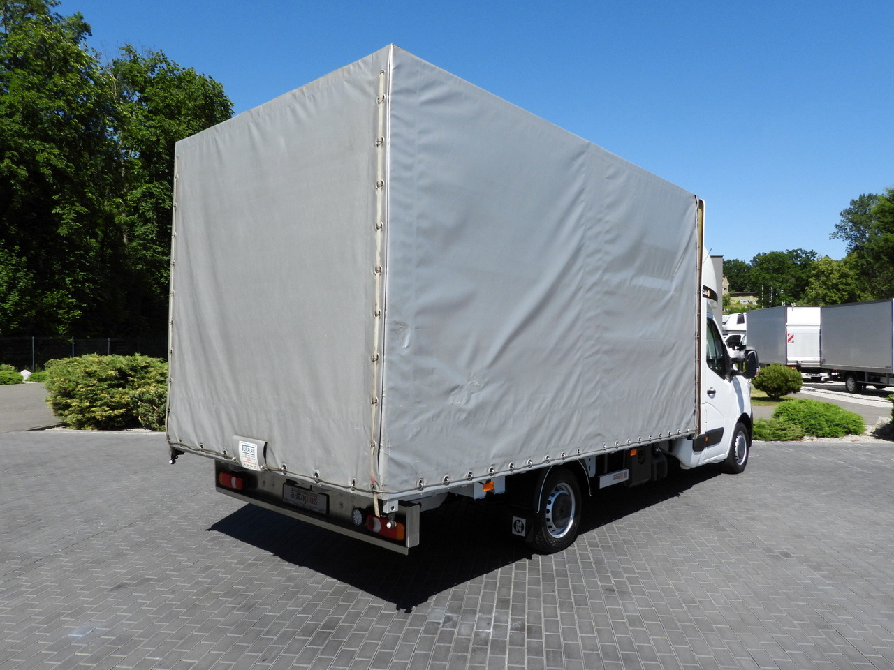 RENAULT MASTER TARPAULIN 10 PALLETS WEBASTO CRUISE CONTROL LED LIGHTS PNEUMATICS AIR CONDITIONING 165HP - Transportbil med kapell: bild 3 RENAULT MASTER TARPAULIN 10 PALLETS WEBASTO CRUISE CONTROL LED LIGHTS PNEUMATICS AIR CONDITIONING 165HP - Transportbil med kapell: bild 3