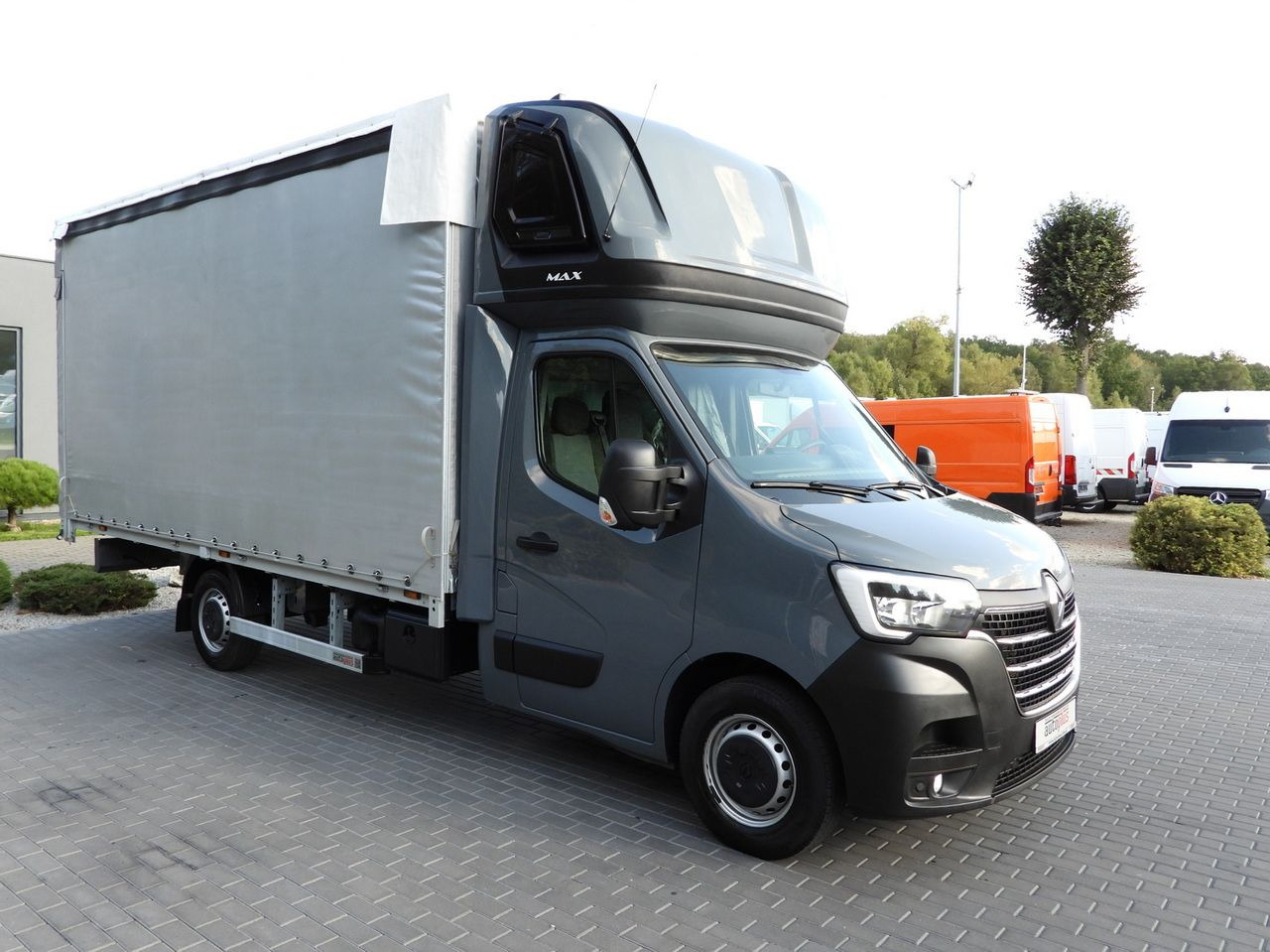 RENAULT MASTER TARPAULIN 10 PALLETS WEBASTO CRUISE CONTROL LED LIGHTS PNEUMATICS AIR CONDITIONING 165HP - Transportbil med kapell: bild 4 RENAULT MASTER TARPAULIN 10 PALLETS WEBASTO CRUISE CONTROL LED LIGHTS PNEUMATICS AIR CONDITIONING 165HP - Transportbil med kapell: bild 4