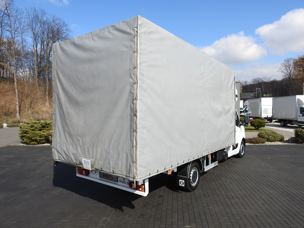 RENAULT MASTER TARPAULIN 10 PALLETS WEBASTO CRUISE CONTROL LED LIGHTS PNEUMATICS AIR CONDITIONING 165HP - Transportbil med kapell: bild 3 RENAULT MASTER TARPAULIN 10 PALLETS WEBASTO CRUISE CONTROL LED LIGHTS PNEUMATICS AIR CONDITIONING 165HP - Transportbil med kapell: bild 3