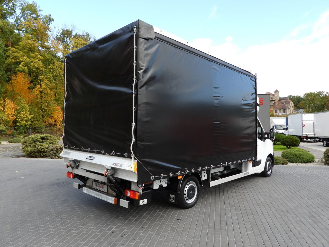 RENAULT MASTER TARPAULIN LIFT 10 PALLETS CRUISE CONTROL LED LIGHTS AIR CONDITIONING 165HP - Transportbil med kapell: bild 3 RENAULT MASTER TARPAULIN LIFT 10 PALLETS CRUISE CONTROL LED LIGHTS AIR CONDITIONING 165HP - Transportbil med kapell: bild 3