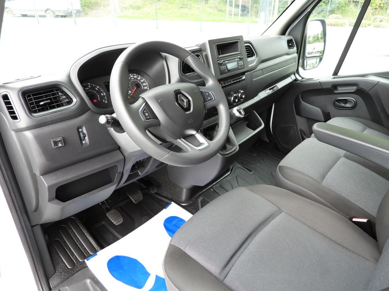 RENAULT MASTER TARPAULIN LIFT 9 PALLETS WEBASTO CRUISE CONTROL LED LIGHTS PNEUMATICS AIR CONDITIONING 165HP - Transportbil med kapell: bild 2 RENAULT MASTER TARPAULIN LIFT 9 PALLETS WEBASTO CRUISE CONTROL LED LIGHTS PNEUMATICS AIR CONDITIONING 165HP - Transportbil med kapell: bild 2