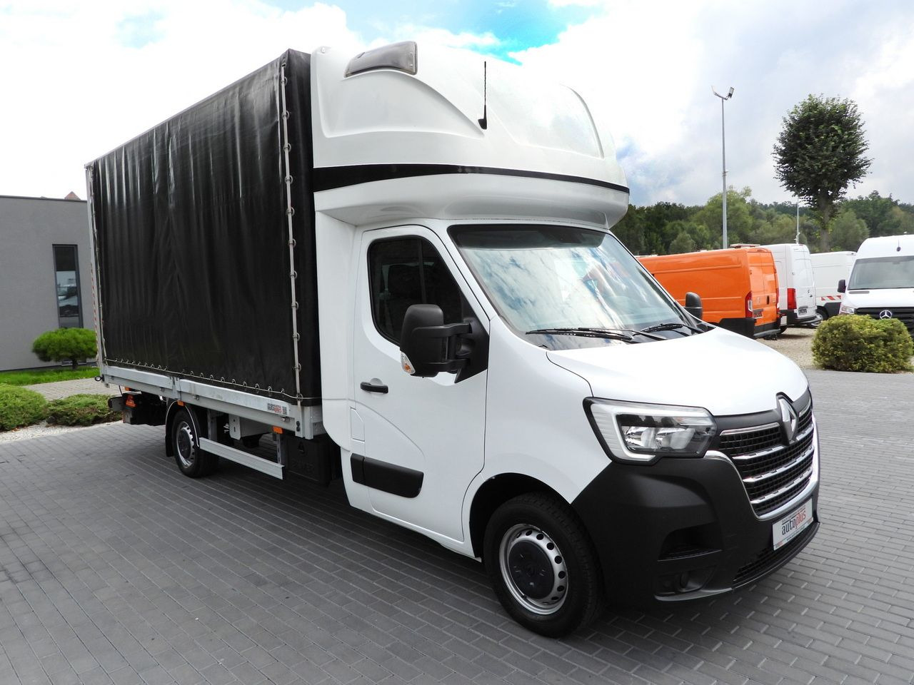 RENAULT MASTER TARPAULIN LIFT 9 PALLETS WEBASTO CRUISE CONTROL LED LIGHTS PNEUMATICS AIR CONDITIONING 165HP - Transportbil med kapell: bild 4 RENAULT MASTER TARPAULIN LIFT 9 PALLETS WEBASTO CRUISE CONTROL LED LIGHTS PNEUMATICS AIR CONDITIONING 165HP - Transportbil med kapell: bild 4