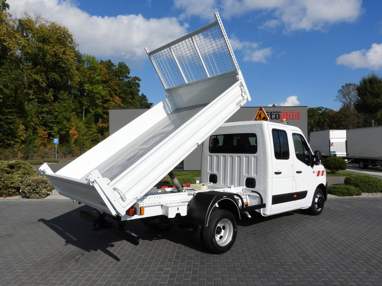 RENAULT MASTER TIPPER DOUBLE CABIN DOKA 6 SEATS CRUISE CONTROL LED LIGHTS TWIN WHEELS AIR CONDITIONING  165HP - Transportbil med tippflak: bild 3 RENAULT MASTER TIPPER DOUBLE CABIN DOKA 6 SEATS CRUISE CONTROL LED LIGHTS TWIN WHEELS AIR CONDITIONING  165HP - Transportbil med tippflak: bild 3