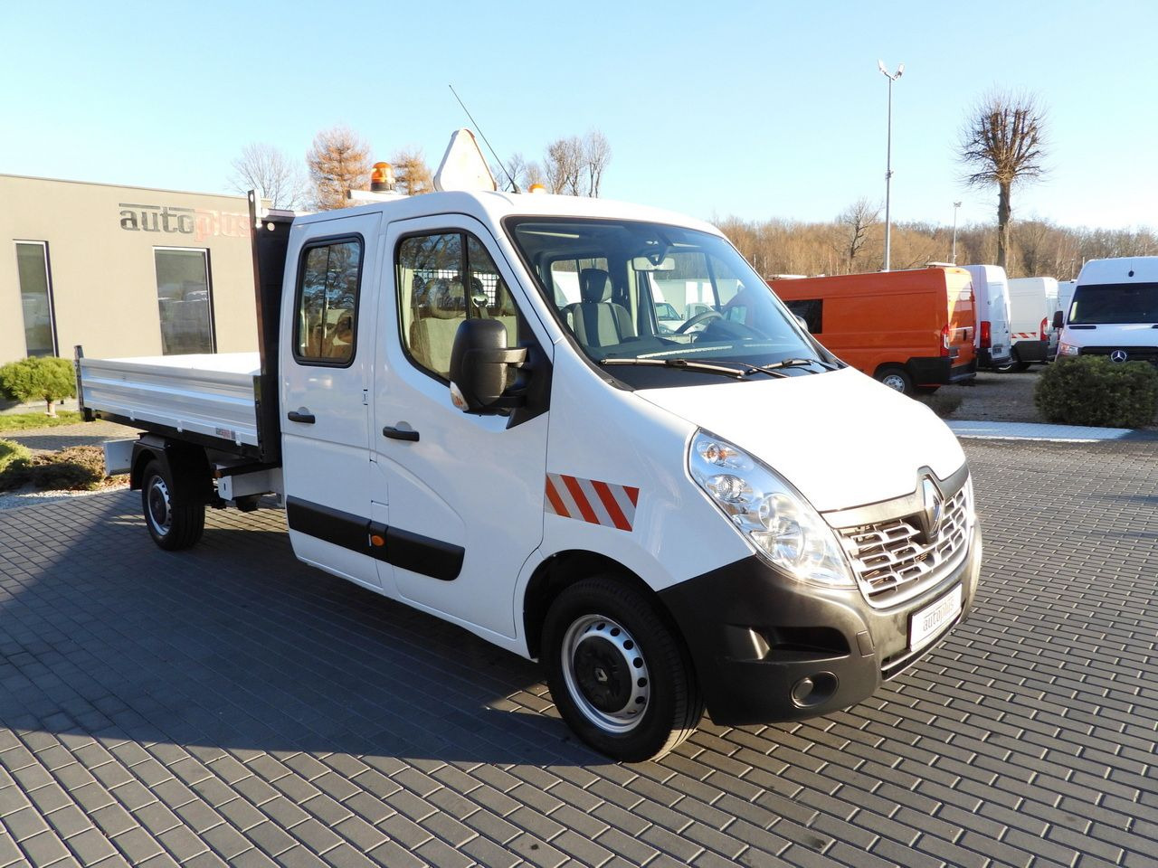 RENAULT MASTER TIPPER DOUBLE CABIN DOKA 7 SEATS CRUISE CONTROL AIR CONDITIONING 145HP - Transportbil med tippflak: bild 4 RENAULT MASTER TIPPER DOUBLE CABIN DOKA 7 SEATS CRUISE CONTROL AIR CONDITIONING 145HP - Transportbil med tippflak: bild 4
