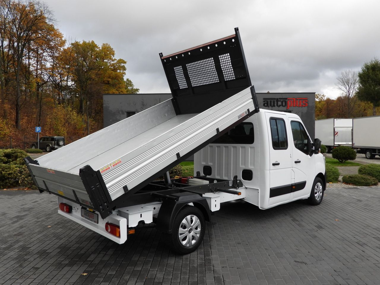 RENAULT MASTER TIPPER DOUBLE CABIN DOKA 7 SEATS CRUISE CONTROL NAVIGATION LED LIGHTS AIR CONDITIONING  145HP - Transportbil med tippflak: bild 3 RENAULT MASTER TIPPER DOUBLE CABIN DOKA 7 SEATS CRUISE CONTROL NAVIGATION LED LIGHTS AIR CONDITIONING  145HP - Transportbil med tippflak: bild 3