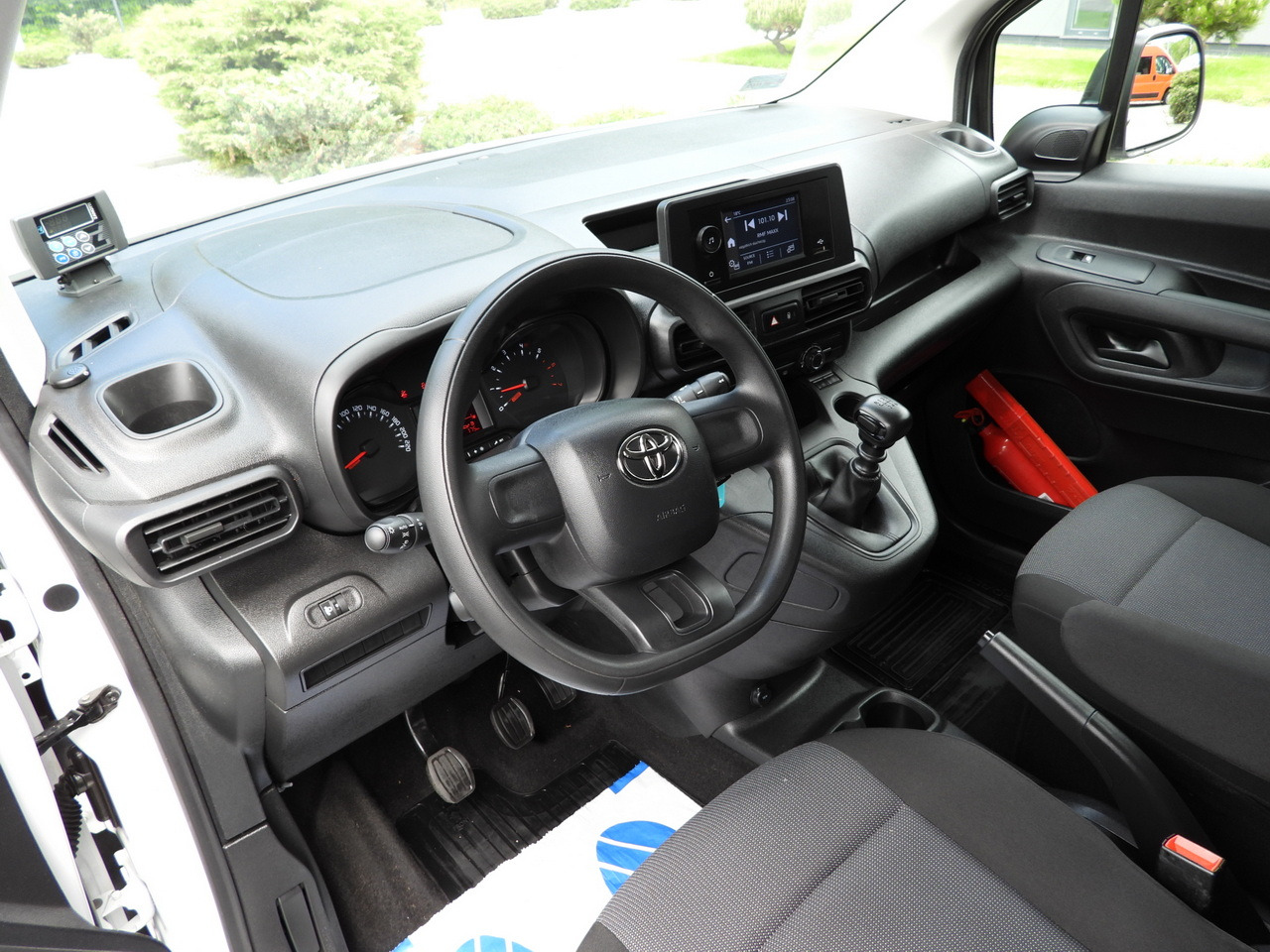 TOYOTA PROACE CITY REFRIGERATOR VAN -15*C POWER SUPPLY 230V CRUISE CONTROL AIR CONDITIONING 100HP - Kylbil: bild 2 TOYOTA PROACE CITY REFRIGERATOR VAN -15*C POWER SUPPLY 230V CRUISE CONTROL AIR CONDITIONING 100HP - Kylbil: bild 2