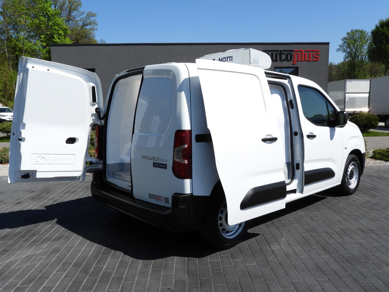 TOYOTA PROACE CITY  REFRIGERATOR VAN -15*C POWER SUPPLY 230V CRUISE CONTROL AIR CONDITIONING  100HP - Kylbil: bild 3 TOYOTA PROACE CITY  REFRIGERATOR VAN -15*C POWER SUPPLY 230V CRUISE CONTROL AIR CONDITIONING  100HP - Kylbil: bild 3