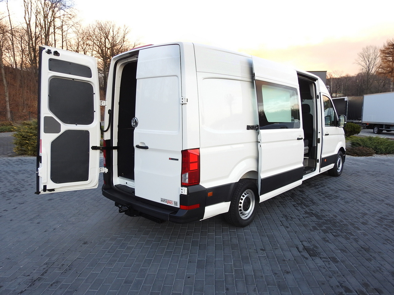 VOLKSWAGEN CRAFTER 4X4 4MOTION BOX DELIVERY VAN 7 SEATS AIR CONDITIONING 140HP - Skåpbil: bild 3 VOLKSWAGEN CRAFTER 4X4 4MOTION BOX DELIVERY VAN 7 SEATS AIR CONDITIONING 140HP - Skåpbil: bild 3