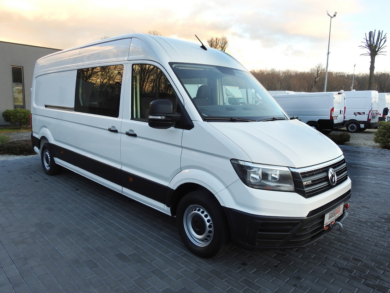 VOLKSWAGEN CRAFTER 4X4 4MOTION BOX DELIVERY VAN 7 SEATS AIR CONDITIONING 140HP - Skåpbil: bild 4 VOLKSWAGEN CRAFTER 4X4 4MOTION BOX DELIVERY VAN 7 SEATS AIR CONDITIONING 140HP - Skåpbil: bild 4