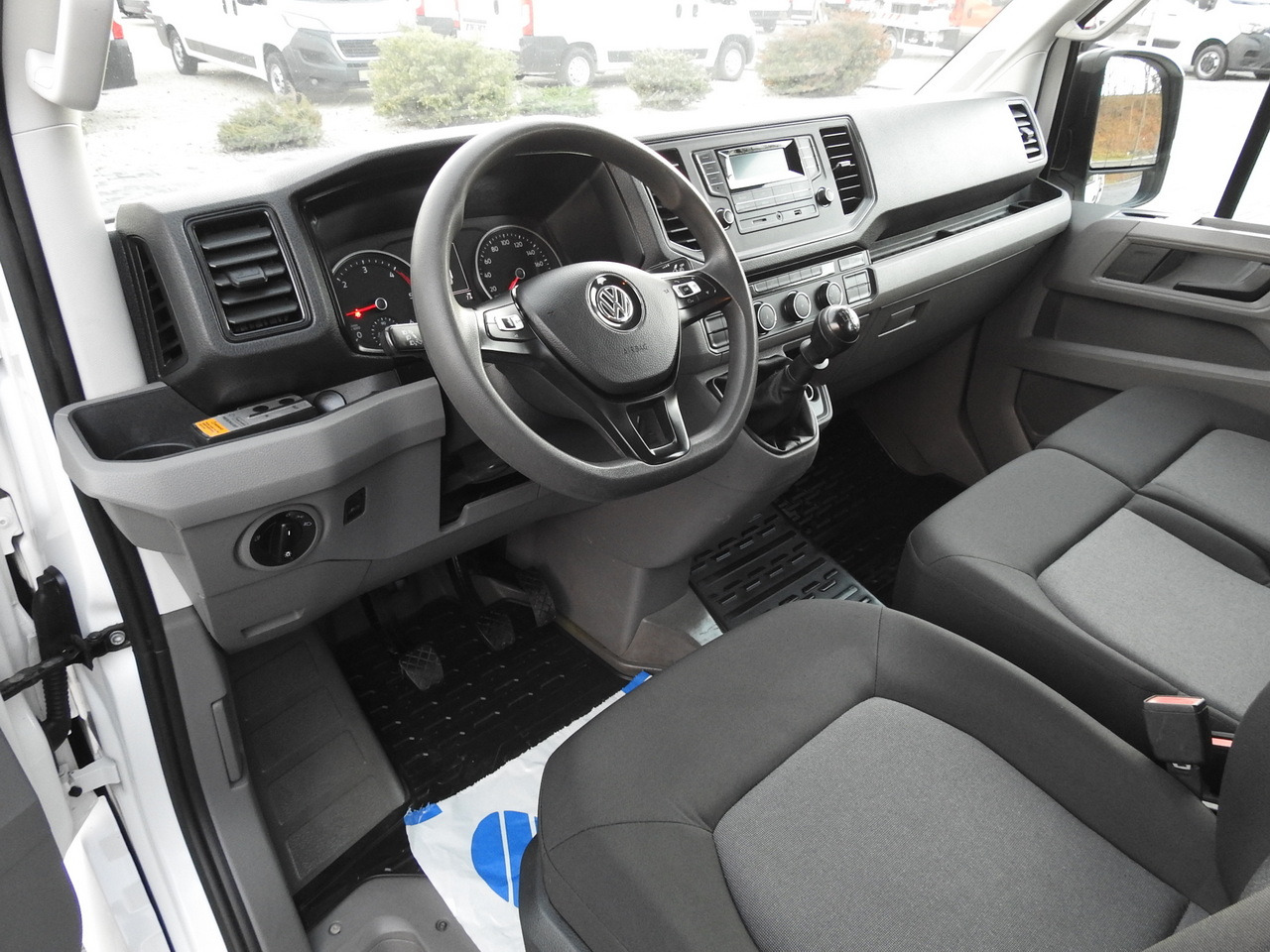 VOLKSWAGEN CRAFTER 4X4 4MOTION BOX DELIVERY VAN 7 SEATS AIR CONDITIONING 140HP - Skåpbil: bild 2 VOLKSWAGEN CRAFTER 4X4 4MOTION BOX DELIVERY VAN 7 SEATS AIR CONDITIONING 140HP - Skåpbil: bild 2