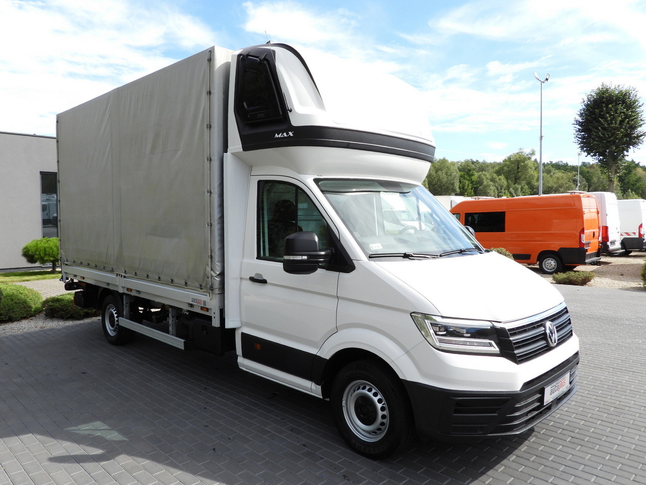 VOLKSWAGEN CRAFTER TARPAULIN LIFT 8 PALLETS WEBASTO CRUISE CONTROL LED LIGHTS AIR CONDITIONING 180HP - Transportbil med kapell: bild 4 VOLKSWAGEN CRAFTER TARPAULIN LIFT 8 PALLETS WEBASTO CRUISE CONTROL LED LIGHTS AIR CONDITIONING 180HP - Transportbil med kapell: bild 4