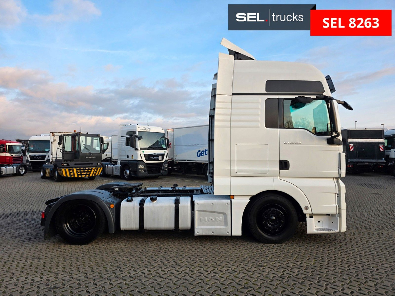 MAN TGX 18.500 4X2 LLS-U / 2 Tanks / Xenon - Dragbil: bild 4 MAN TGX 18.500 4X2 LLS-U / 2 Tanks / Xenon - Dragbil: bild 4